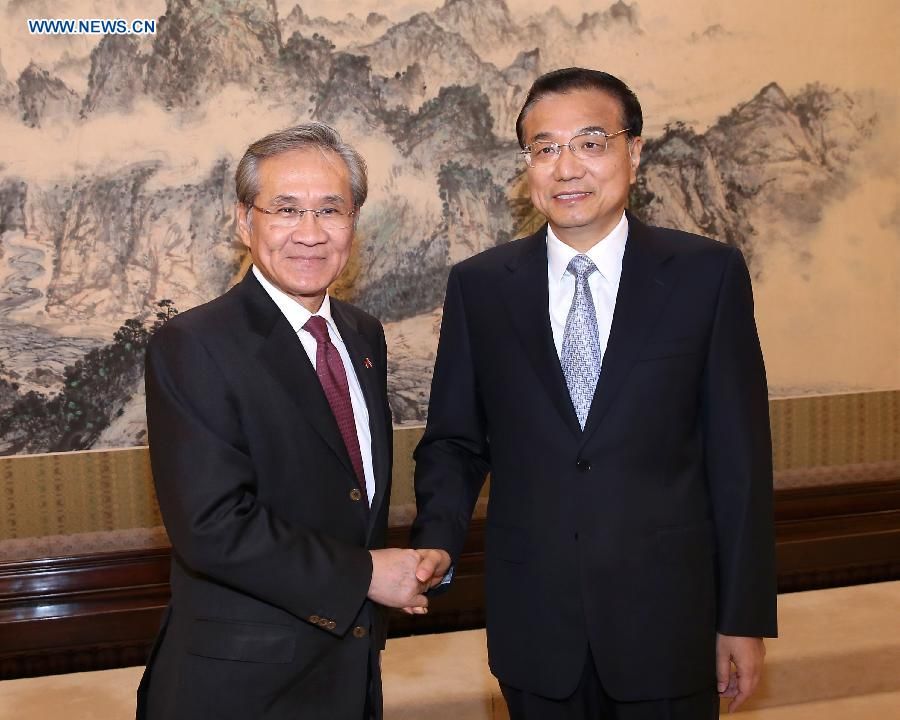 Ли Кэцян встретился с главой МИД Таиланда