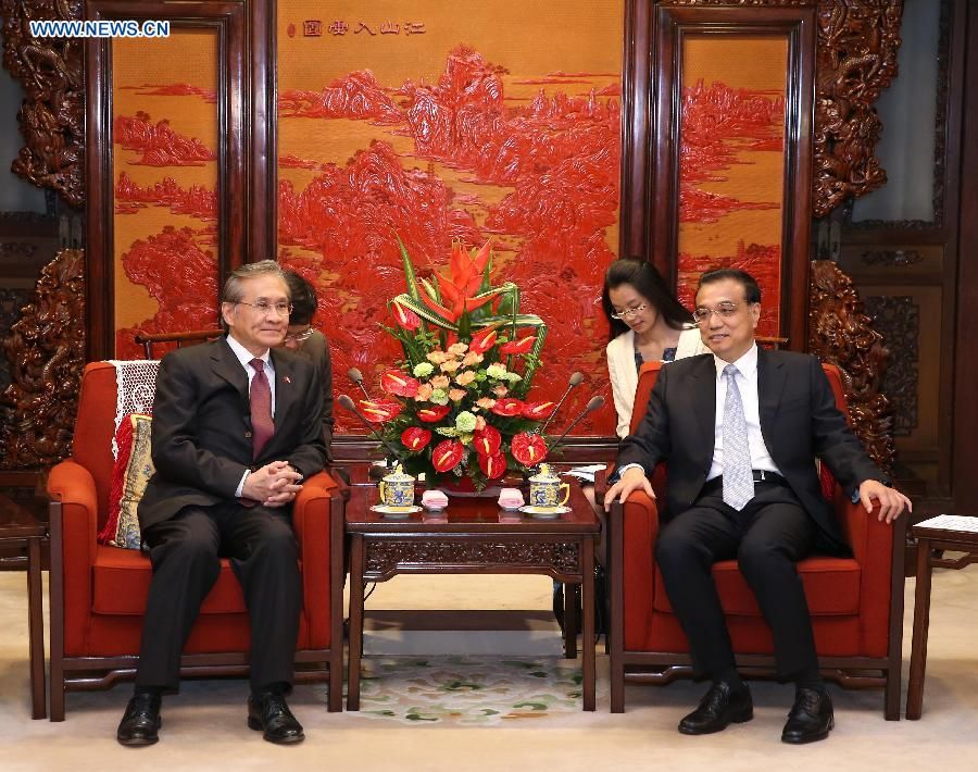 Ли Кэцян встретился с главой МИД Таиланда