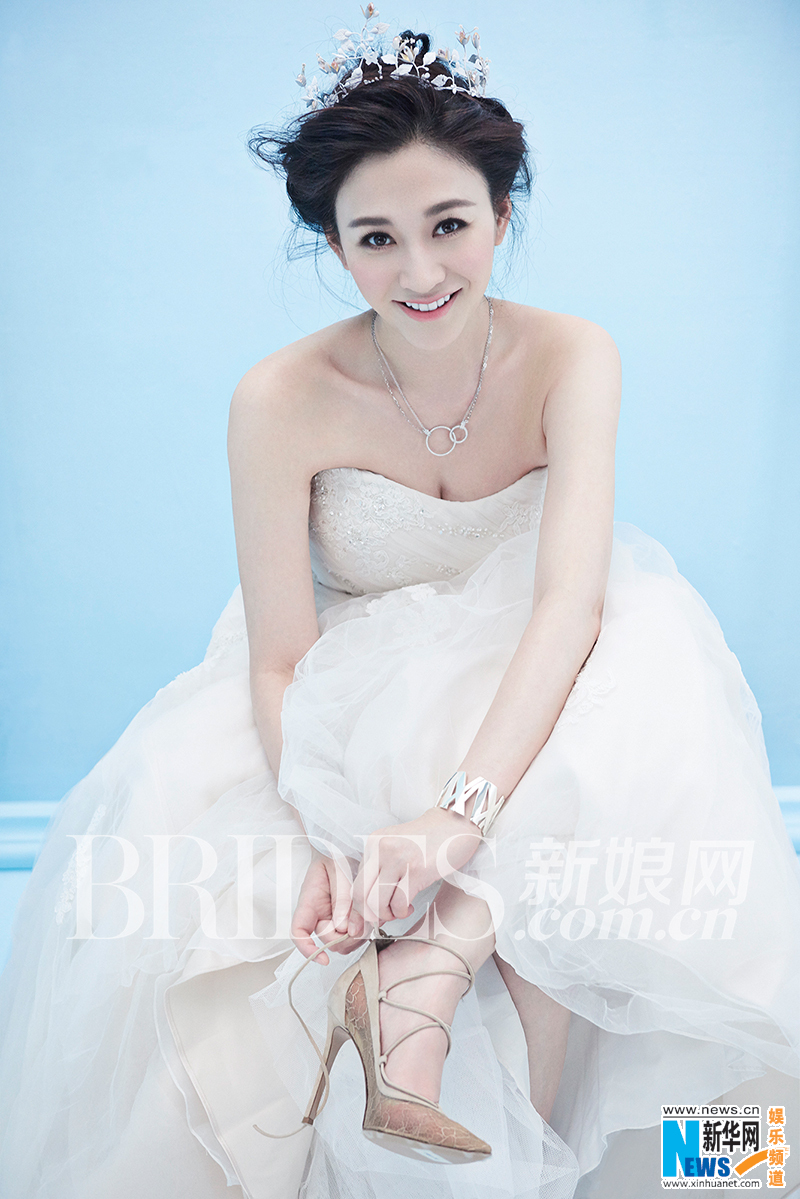 Ли Сяожань в свадебном платье для модного журнала
