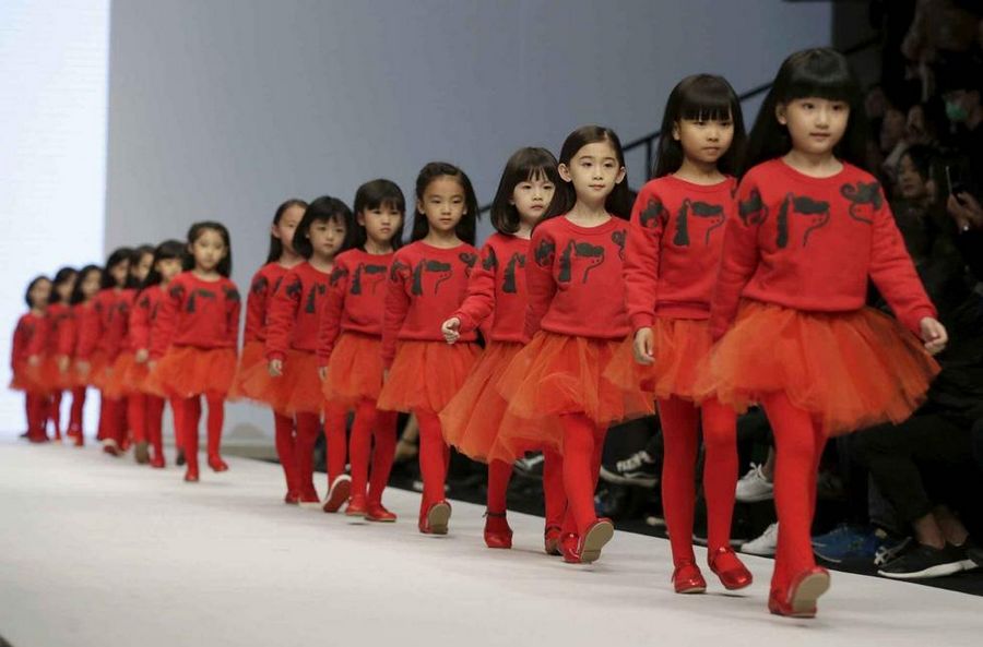Юные модели на Неделе моды в Пекине