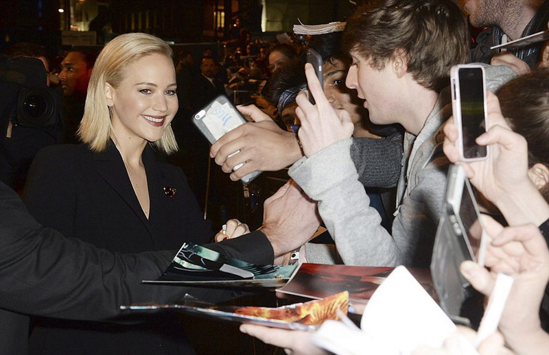 Дженнифер Лоуренс на премьере фильма «Голодные игры 3» в Лондоне