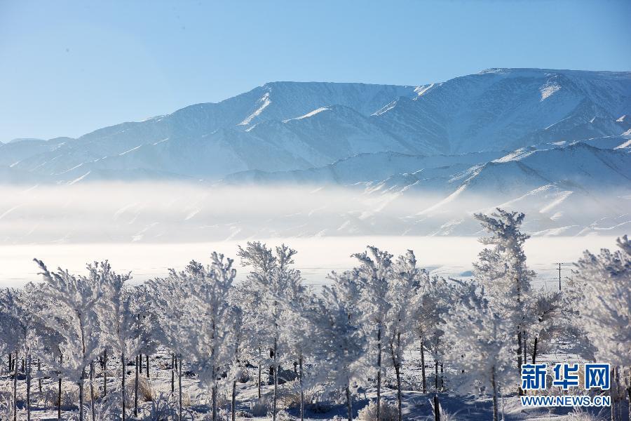 Очаровательные пейзажи гор Тяньшань после снегопада