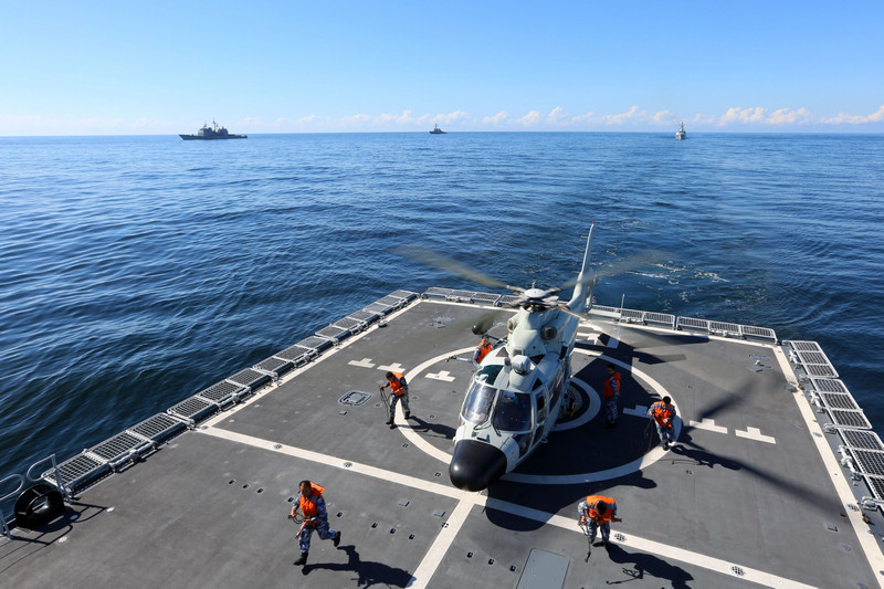 Китайские и американские военные корабли провели совместные тренировки в Тихом океане 