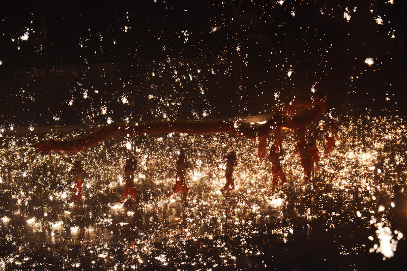 Танец огненного дракона в Аньцзюе