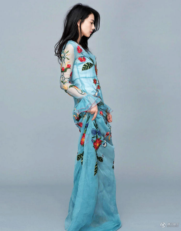 Гао Юаньюань попала на обложку модного журнала