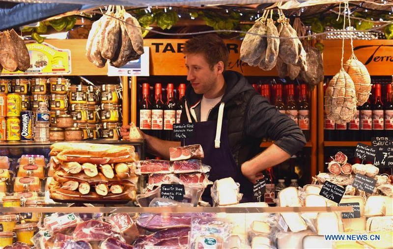 Рождественский рынок на Елисейских полях вновь открыт 