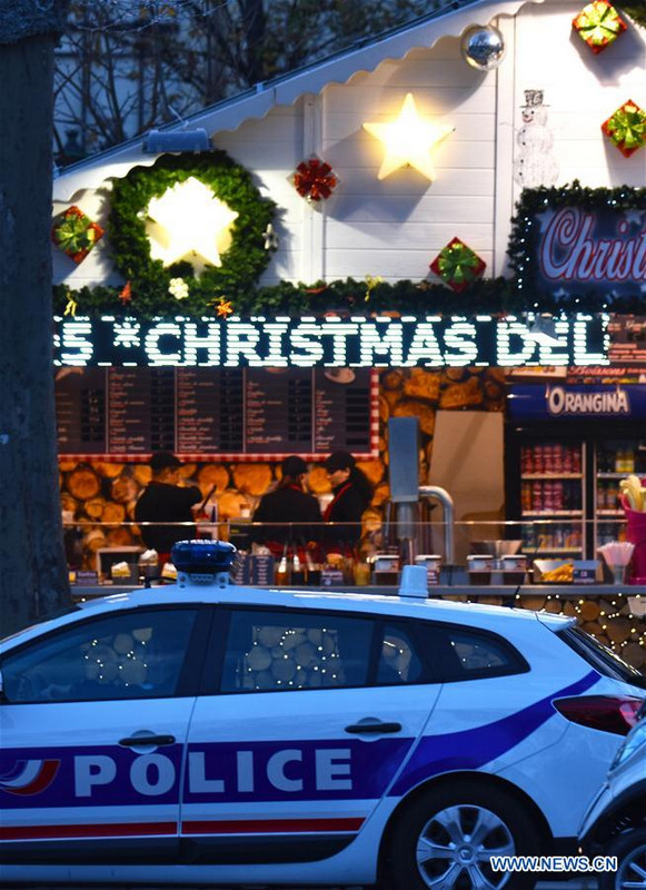 Рождественский рынок на Елисейских полях вновь открыт 