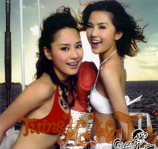 Старые фото: симпатичные певицы Чжун Синьтун и Цай Чжоянь