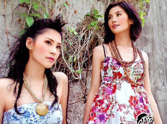 Старые фото: симпатичные певицы Чжун Синьтун и Цай Чжоянь