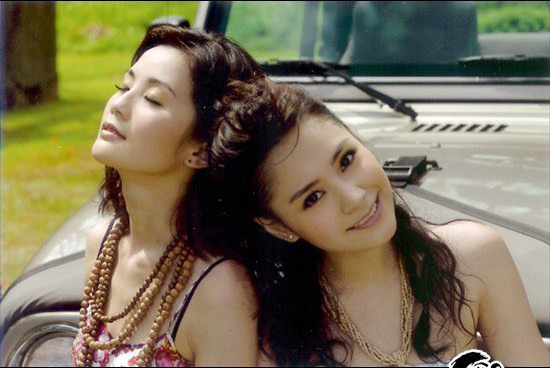 Старые фото: симпатичные певицы Чжун Синьтун и Цай Чжоянь