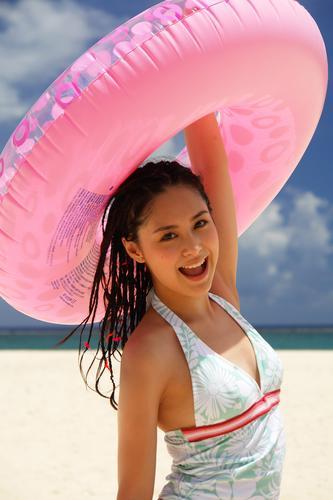 Старые фото: симпатичные певицы Чжун Синьтун и Цай Чжоянь