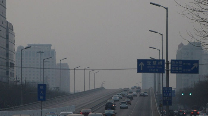Приняты экстренные меры по противодействию тяжелому загрязнению воздуха в Пекине, Тяньцзине и пров. Хэбэй