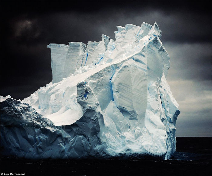 Очаровательная красота Антарктики 90 градусов минус нуля