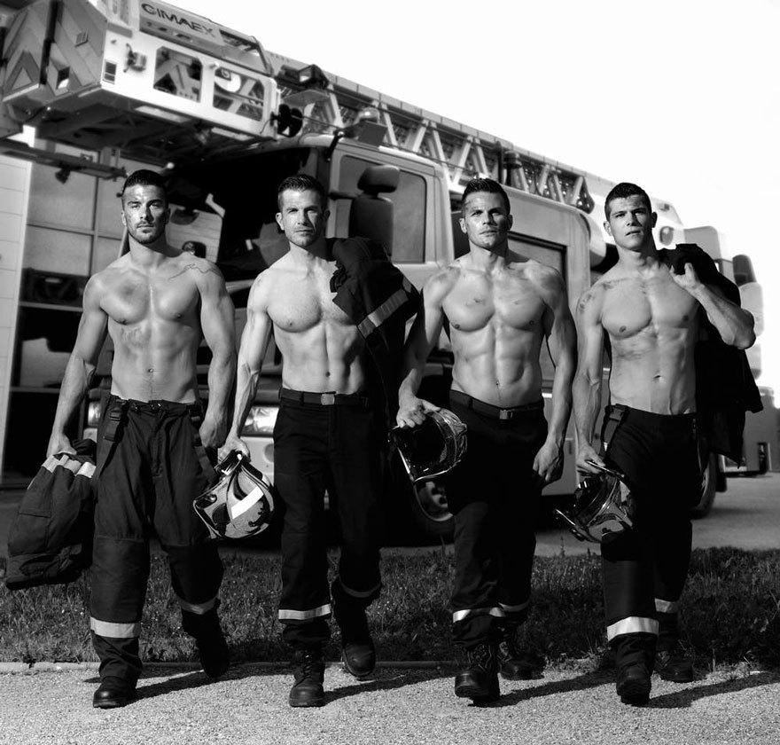 Сексуальные французские пожарники снялись для благотворительного календаря