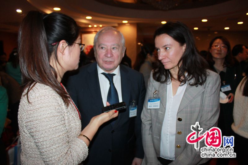 Николай Гарбовский отвечает на вопросы журналиста Китайского информационного Интернет-центра.