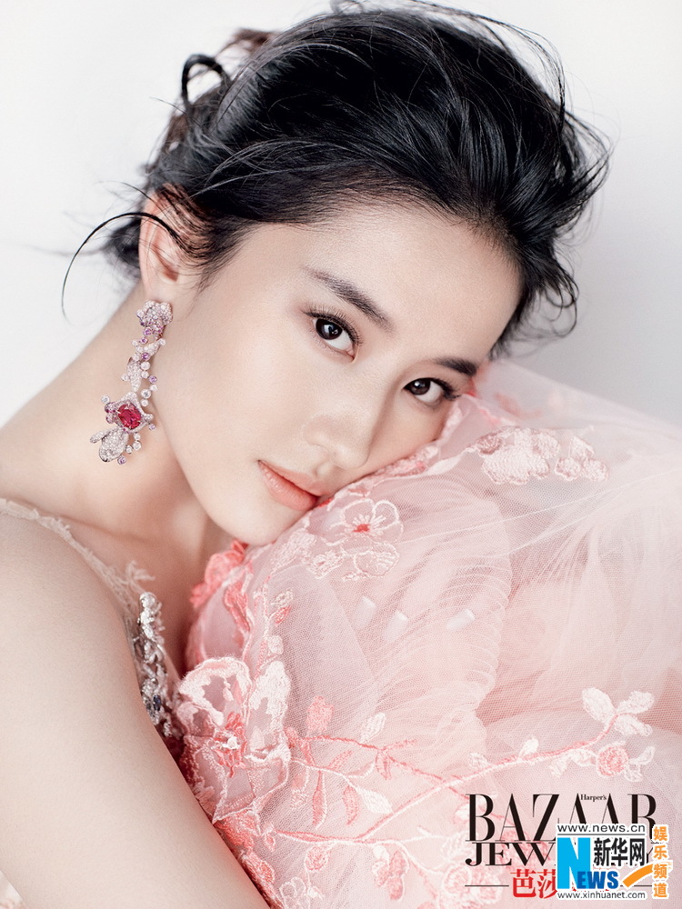 Лю Ифэй украсила обложку журнала BAZAAR Jewelry