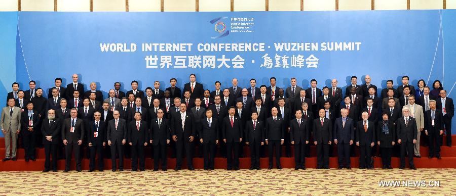 Си Цзиньпин принял участие в церемонии открытия 2-й Всемирной конференции по вопросам Интернета и выступил с программной речью