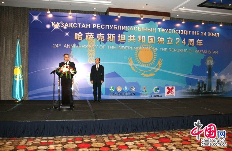 На фото: Чрезвычайный и Полномочный Посол Республики Казахстан в Китае Шахрат Нурышев выступает с речью.