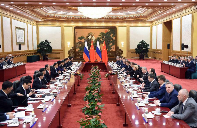 Ли Кэцян и Д. Медведев провели 20-ю регулярную встречу глав правительств Китая и России