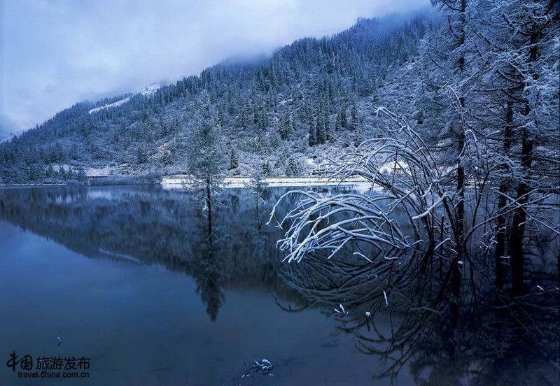 Прекрасные зимние пейзажи области Аба в провинции Сычуань