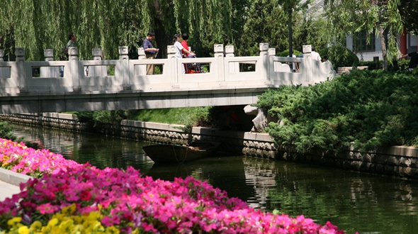 Парк у канала Чанпухэ в Пекине