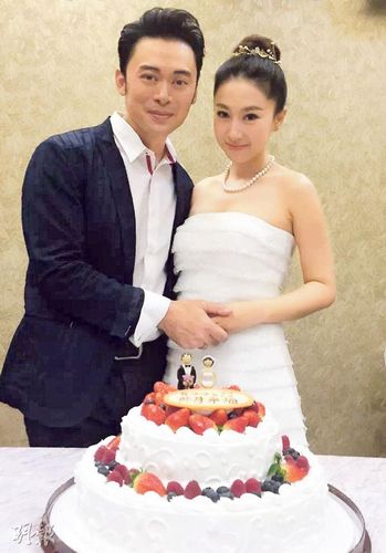 Поженились Фань Шаохуан и Цзя Сяочэнь