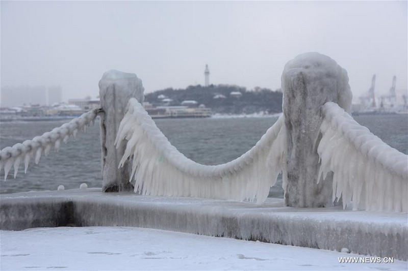 Холодный фронт превратил прибрежный город на Мир льда 