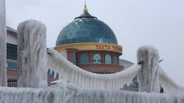 Холодный фронт превратил прибрежный город на Мир льда 