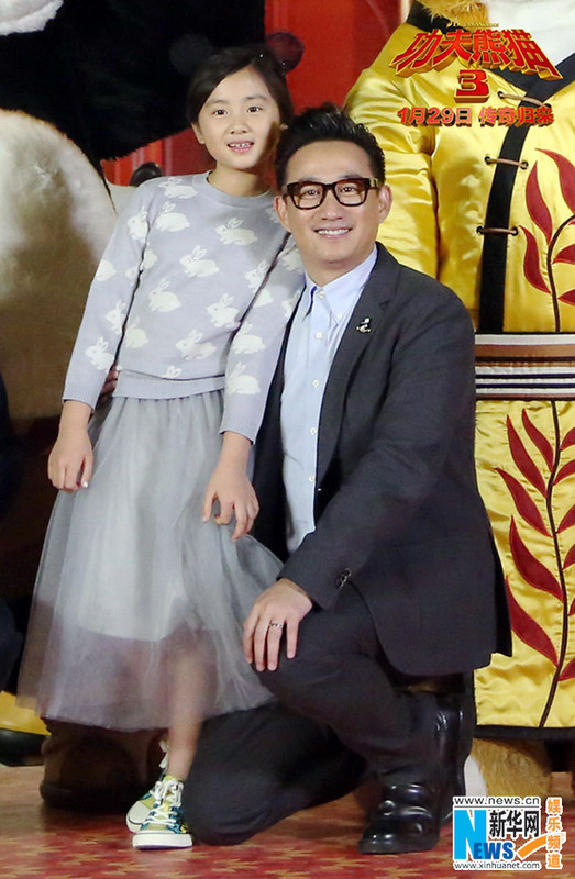 Хуан Лэй и его дочь на премьере фильма «Кунг-фу панда 3»