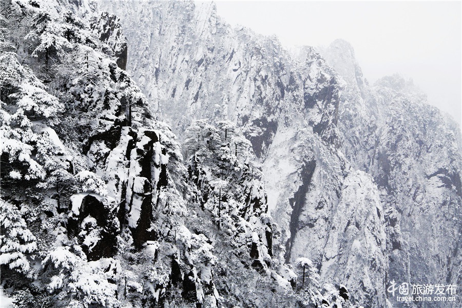Сказочный снежный мир в горах Хуаншань 