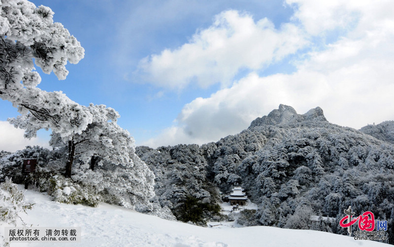 Прекрасные зимние пейзажи горы Саньциншань