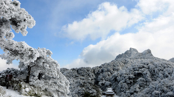 Прекрасные зимние пейзажи горы Саньциншань