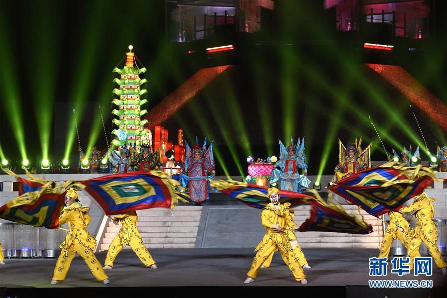 Фотографии с Фестиваля праздничных фонарей «Циньхуай» в городе Нанкин