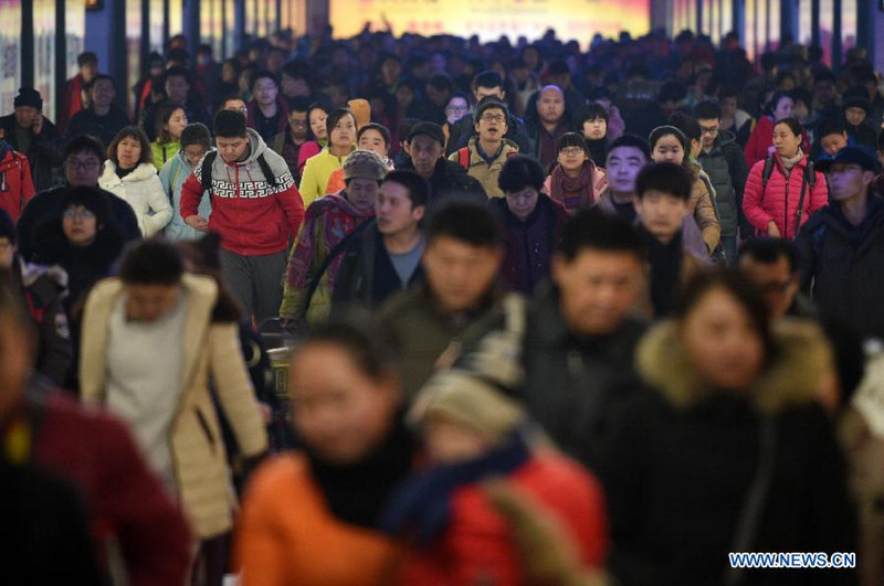 В Китае наступает пик пассажирских перевозок по железным дорогам в связи с окончанием новогодних каникул