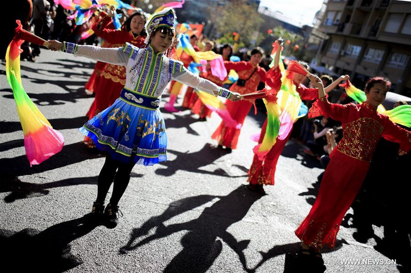Парад в честь Китайского года Обезьяны в Барселоне