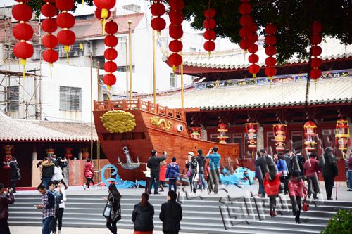 Праздник Фонарей еще не начался, а новогодние представления уже ждут в городе Цюаньчжоу  