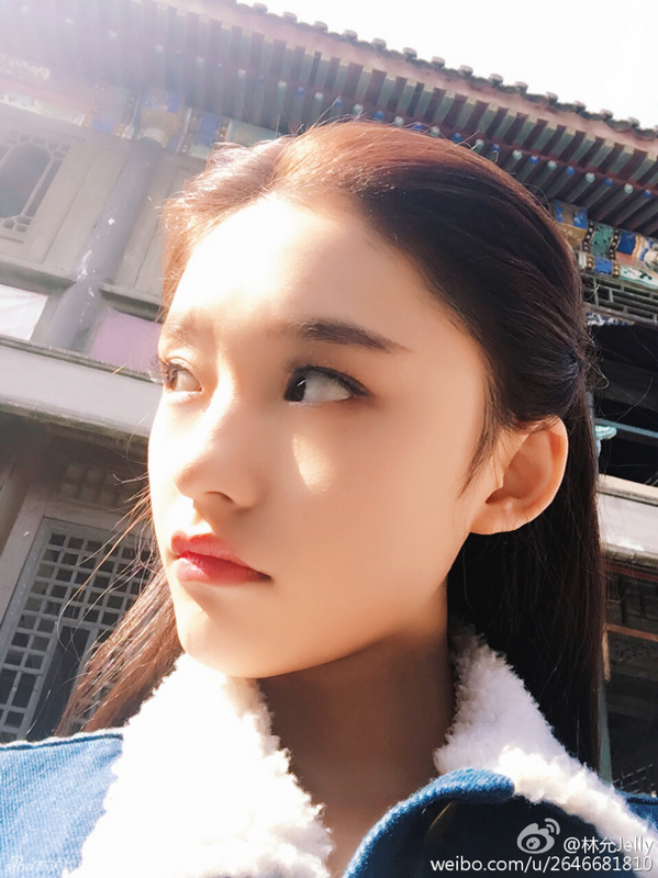 Старые фото: 18-летняя красавица Линь Юнь