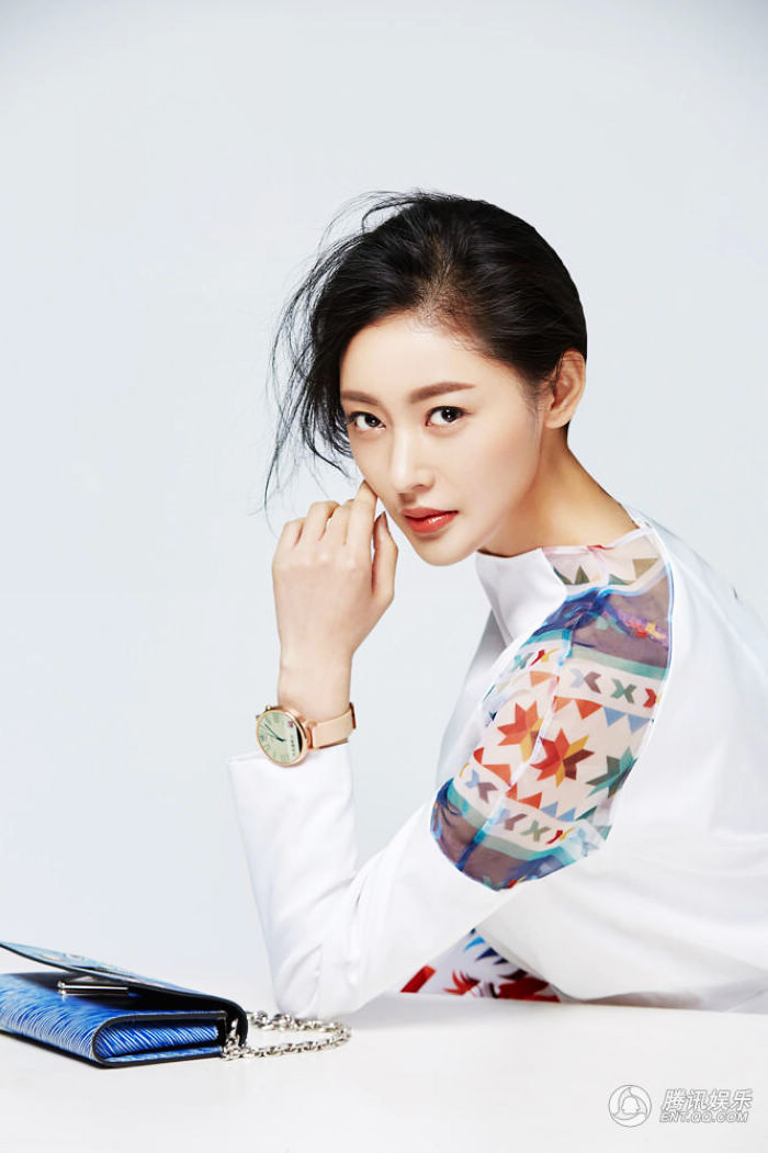 Красотка Чжан Тяньай с двумя стилями