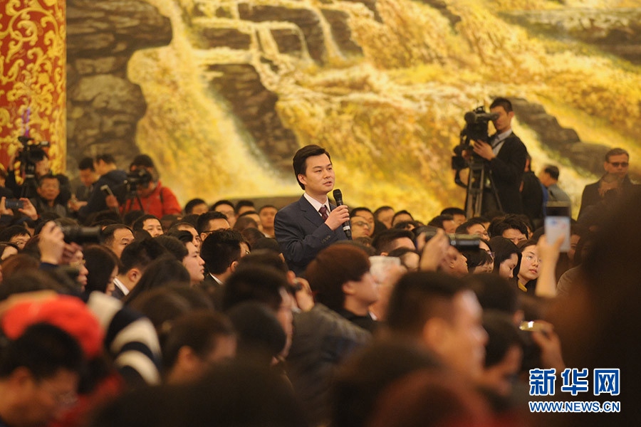 Встреча премьера Госсовета КНР Ли Кэцяна с журналистами