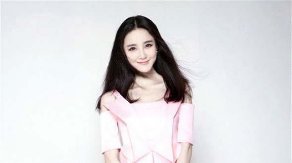 Новейшие фотографии стильной красавицы Лю Юйсинь