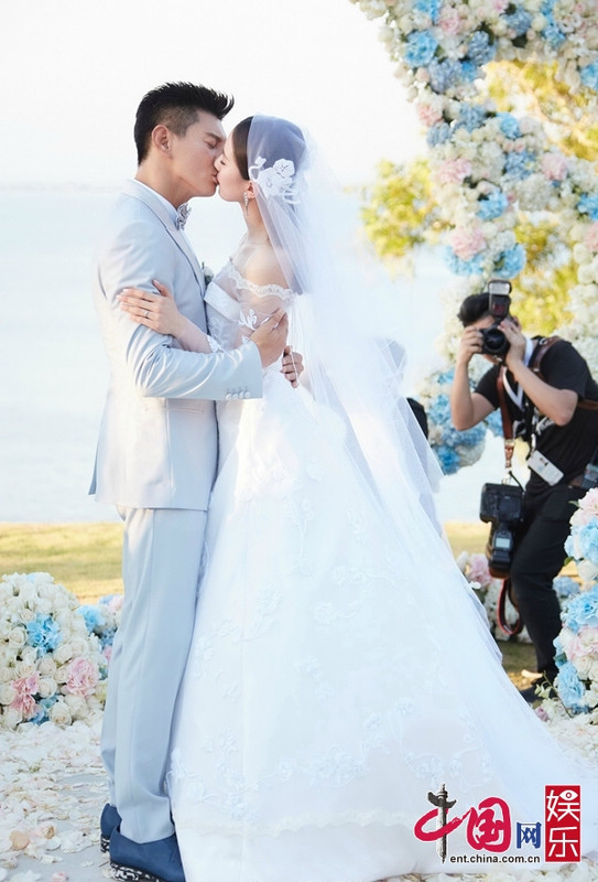 Торжественная свадьба У Цилуна и Лю Шиши (12 фото)
