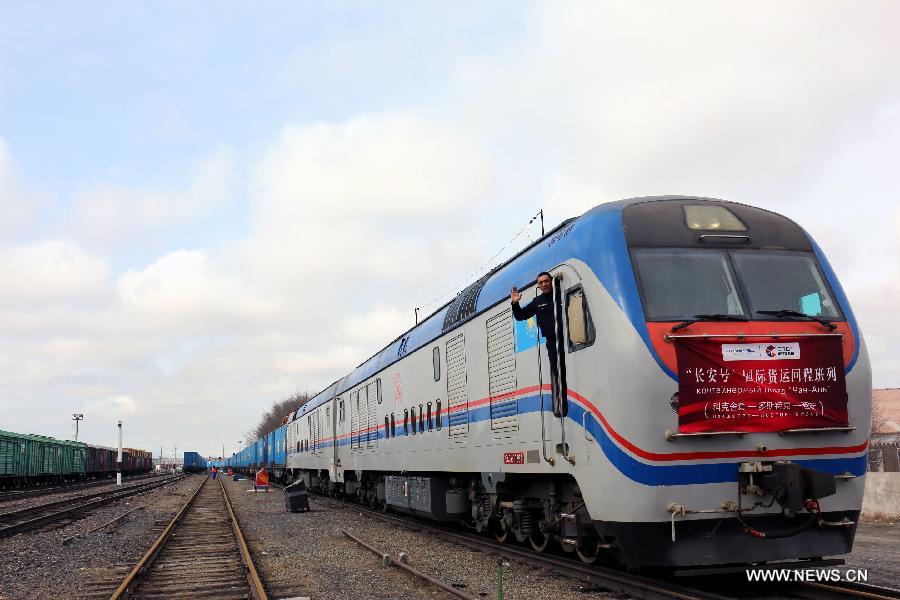 Впервые из Казахстана в Китай отправился груженный контейнерный поезд 'Чанъань'. 