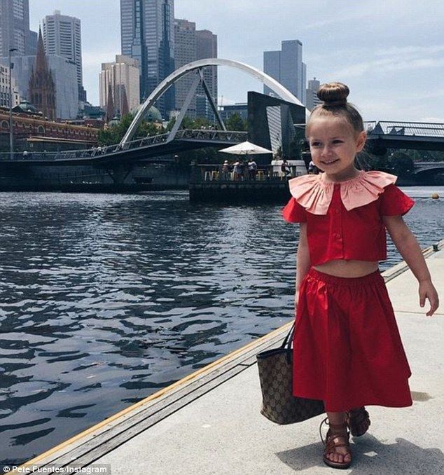 Модный папа стал стилистом своей дочки 