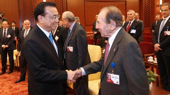 Ли Кэцян встретился с зарубежными участниками Форума 'Развитие Китая-2016'