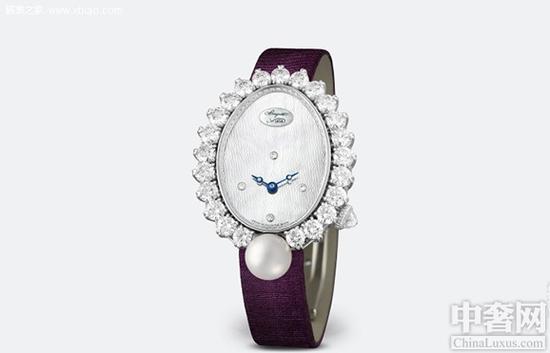 Изящные женские наручные часы на выставке-ярмарке Baselworld
