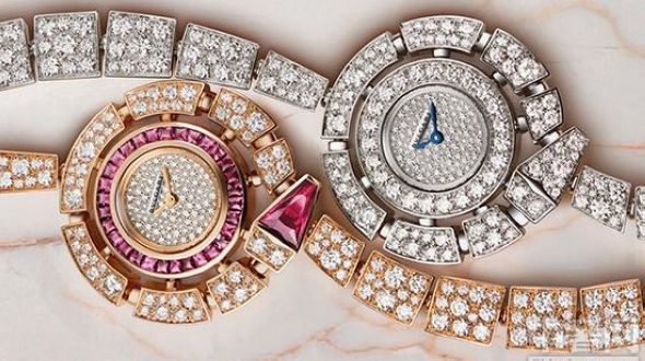 Изящные женские наручные часы на выставке-ярмарке Baselworld