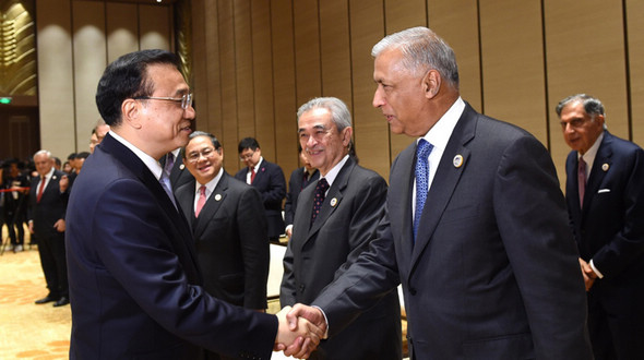 Ли Кэцян встретился с членами Совета Боаоского Азиатского Форума