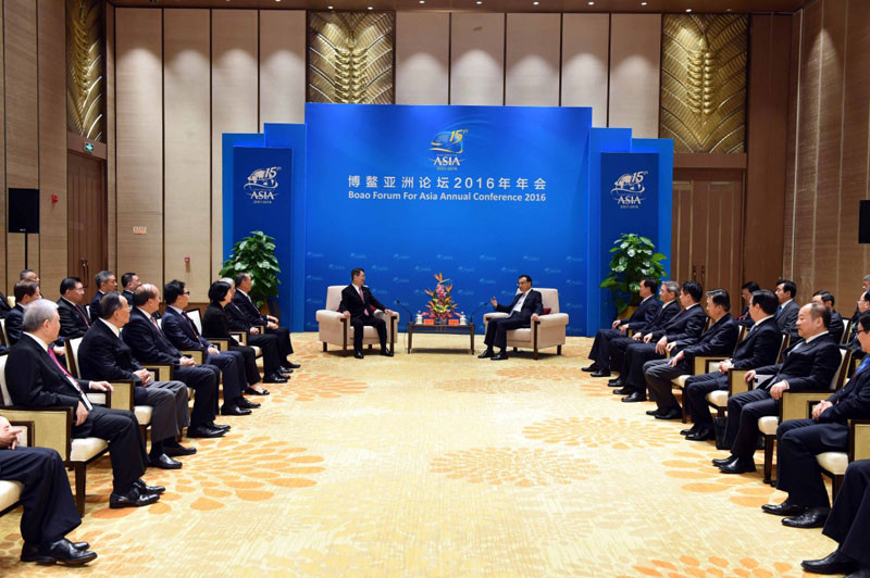 Ли Кэцян встретился с почетным председателем правления Тайваньского фонда общего рынка двух берегов Тайваньского пролива Сяо Ваньчаном