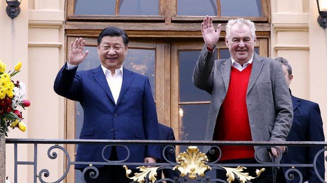 Си Цзиньпин провел встречу с президентом Чехии Милошем Земаном