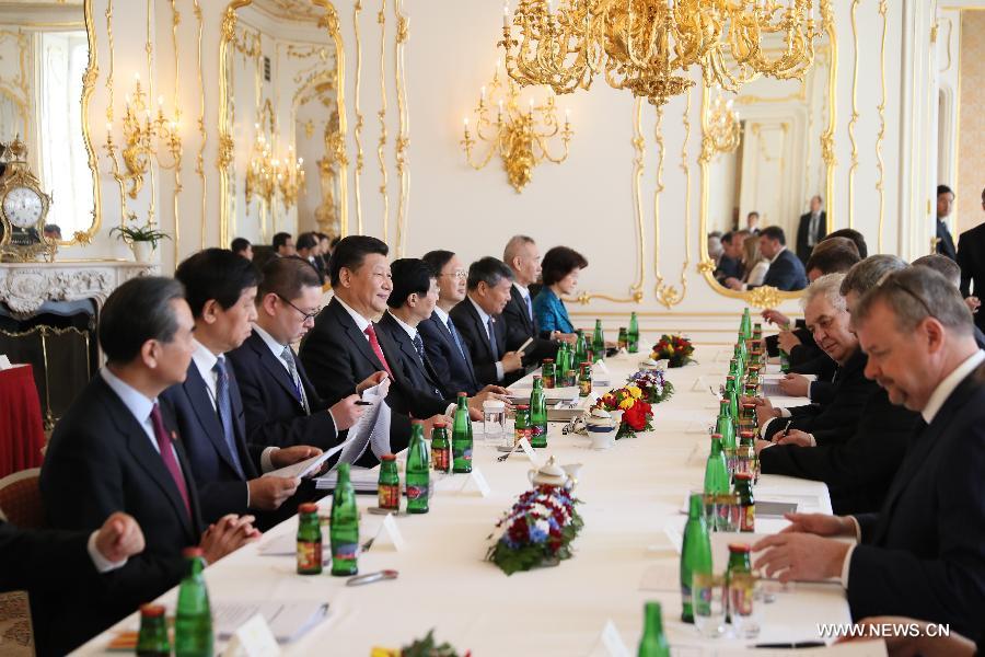 Председатель КНР Си Цзиньпин сегодня провел здесь переговоры с президентом Чехии Милошем Земаном. 
